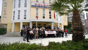 ‘Karanlığa teslim olmayacağız!’”