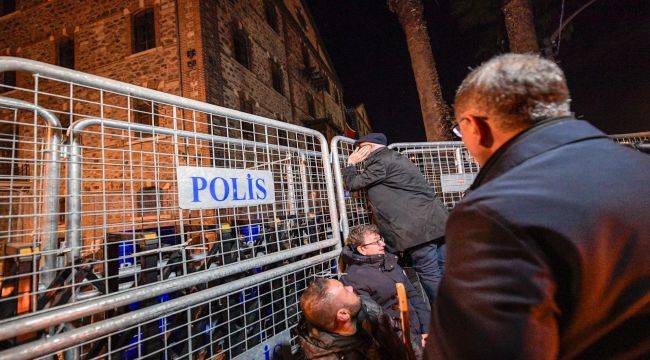 Meslek Fabrikası önünde gece nöbeti