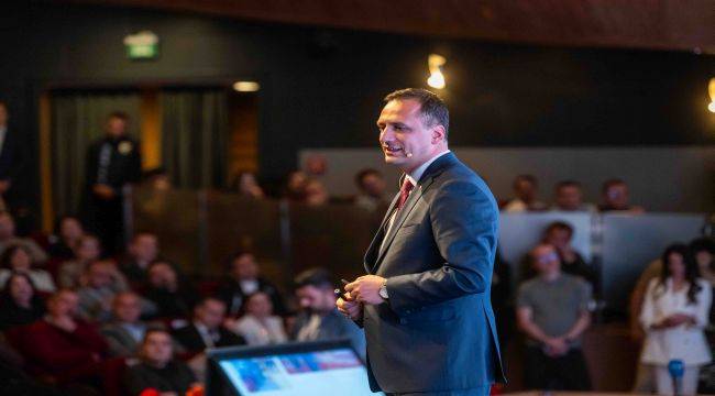 Salon doldu taştı, Bornova tek yürek oldu