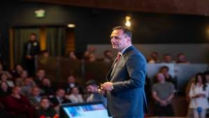 Salon doldu taştı, Bornova tek yürek oldu