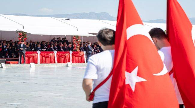 Her yer Türk bayrağı, her yer Atatürk