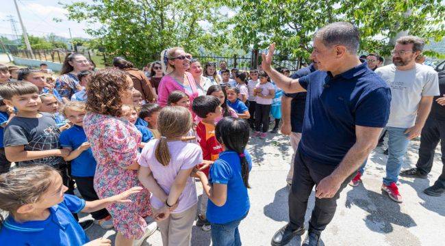 Başkan Tugay’dan Kirazlı çocuklara karne hediyesi
