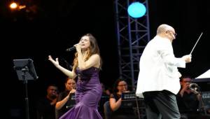 Edip Akbayram ve Volkan Konak şarkılarla anıldı