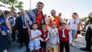 Selçuk’ta Şen Şeftali Şenliği üreticiye umut oldu
