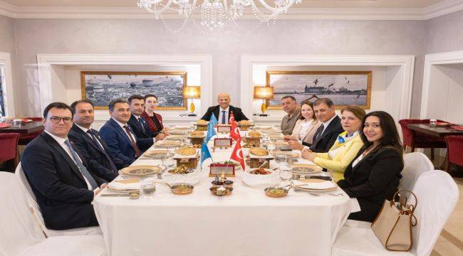 Başkan Tugay'dan Kazakistan iş dünyasına İzmir daveti 