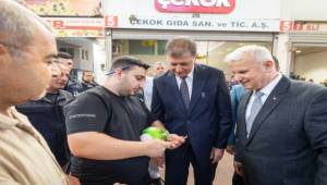 Başkan Tugay İzmir’in hal esnafıyla buluştu