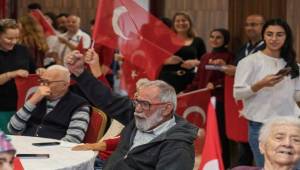 Huzurevinde coşkulu 29 Ekim balosu