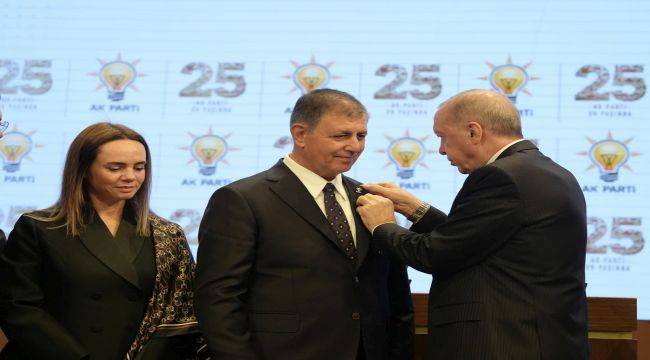 İzmir’de siyasi dengeleri değiştiren adım: Cemil Tugay AK Parti’ye katıldı